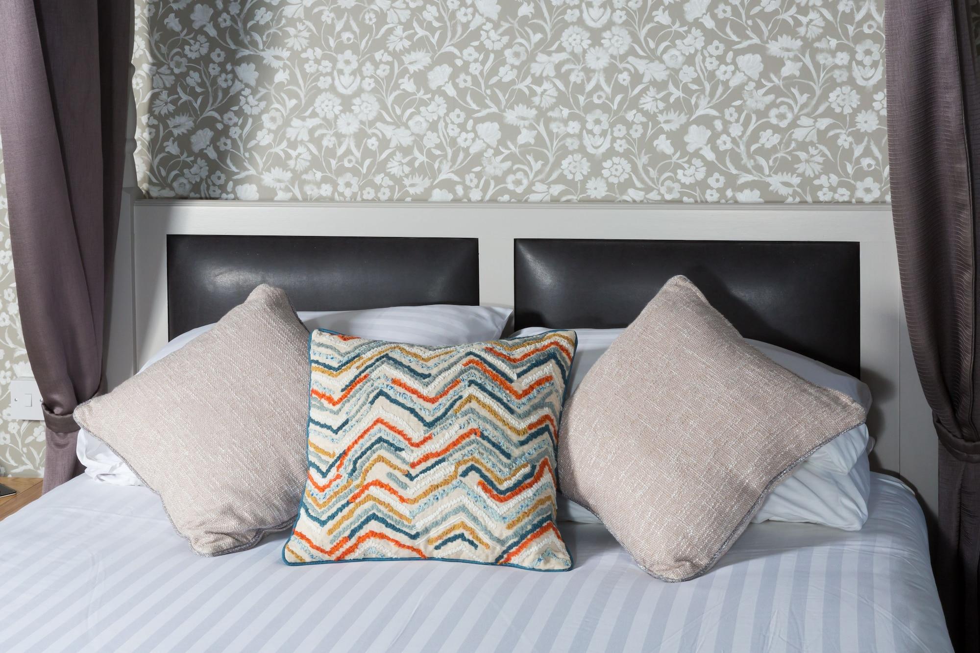 The Dog & Bear Hotel Lenham Esterno foto